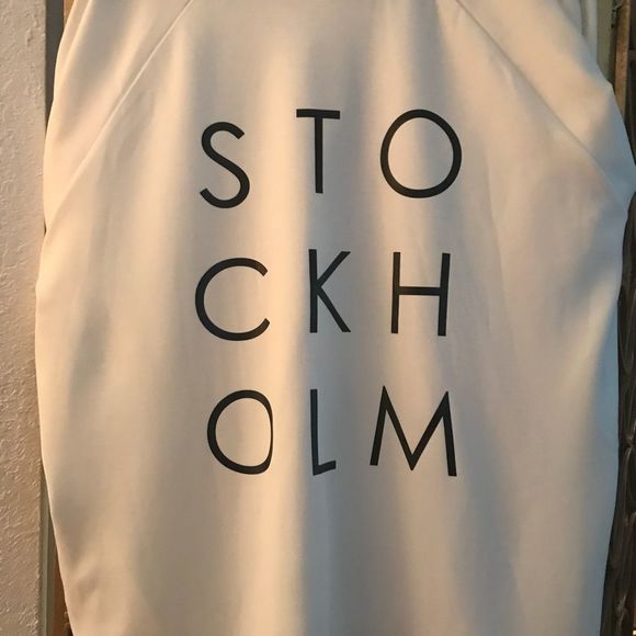 ~~Sold~~Fun White Pullover Graphic szL - Picture 2 of 2